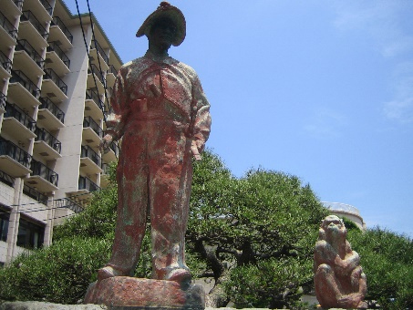 太田道灌と猿の像